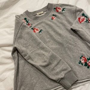 Embroidered sweatshirt 🌸